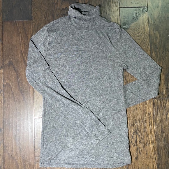 Gap. Turtleneck. Size small. - Picture 1 of 4
